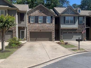 Nice tri-level townhome for first time home buyers in great neighborhood in Woodstock area.