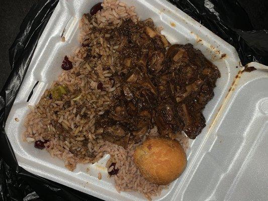 Oxtails and red beans and rice