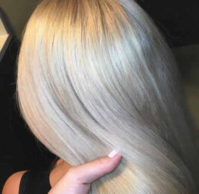 Platinum blonde bleach service