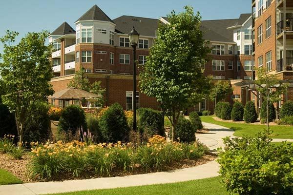 The side view and beautiful landscaped grounds of Summit Place Senior Community in Eden Prairie, MN.