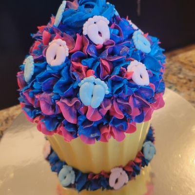 Baby reveal giant cupcake