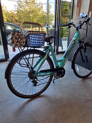 Getting our electric bike ready for a picnic. Bike rentals in Boston, Boston bicycle rental