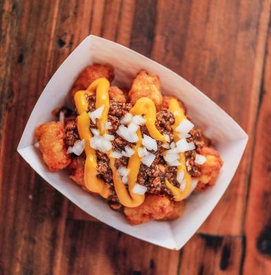 Chili cheese tots