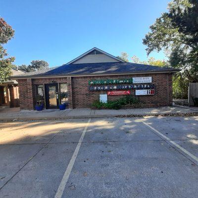 The front of the Chiropractors office faces state street.