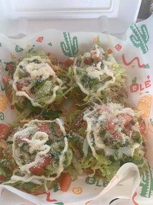 Sopes de pollo(Chicken Sopes)