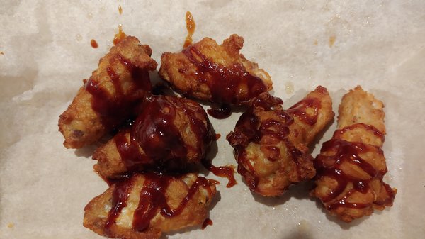 Pitiful wings.  Very small. Very little sauce.