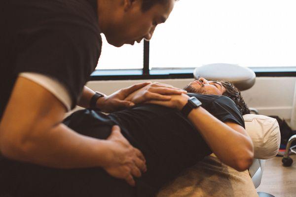 Our doc using chiropractic adjustments to help keep this runner tuned and ready for his next race!