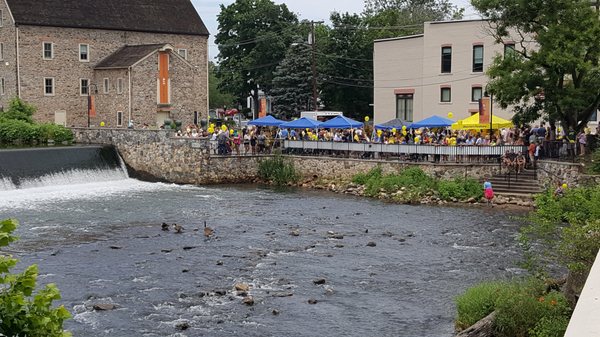 Weichert Clinton Supports the American Cancer Society's Rubber Ducky Race