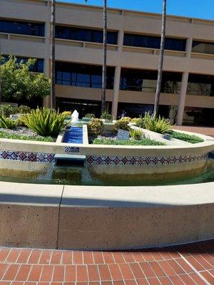 Fountain in the pedestrian plaza en route to Hall of Justice.