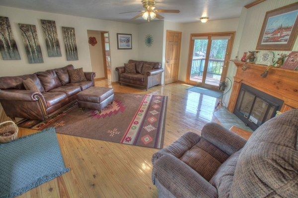 Huether's Hills Cabin living room.