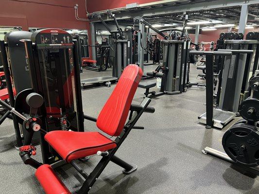 At Four Seasons Fitness we have more equipment than any other club which means we can handle the crowds even during the peak season and hour