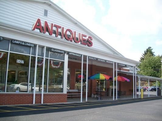 The New Waukesha Antique Mall, come in and enjoy a unique antiquing experience.