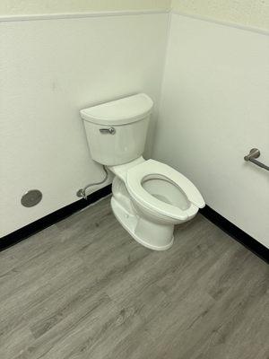 New high efficiency toilet installed in a breeze!