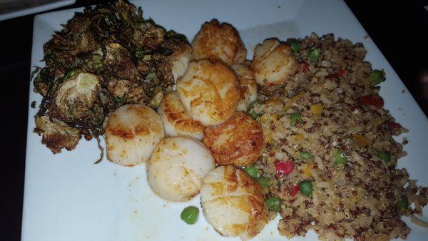 Scallops, shaved brussel sprouts, quinoa/Brown rice