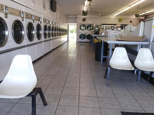 Weldon's Berlin Laundromat
 43 South White Horse Pike
 Berlin, No. 08009
 8565164742
 Open 7 days a week 5 am to 10:30 PM