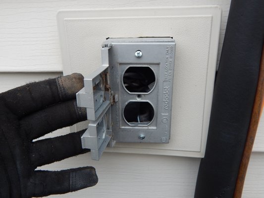 Missing outlet at exterior box. Albany, NY home inspection