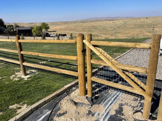 Three rail and three rail gate