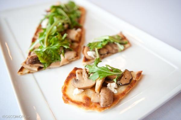 Oregon mushroom and arugula flatbread