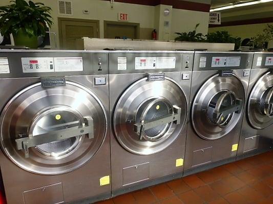 LARGE CAPACITY WASHERS TO SAVE MONEY AND REDUSE YOUR TIME DOING LAUNDRY