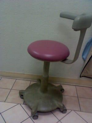 Look at this dirty ass chair the dentist uses!! Party foul!!!