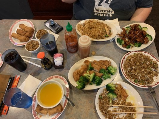 Lo mein, general tso's, egg rolls, lemon chix, veg fried rice, steamed broc. And it was all amazing!