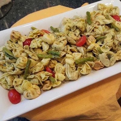 Tortellini salad w/ tomato & Asparagus