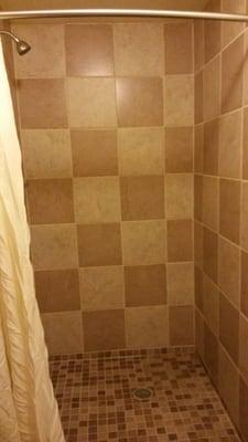 Ceramic tile shower. ....nice  Water pressure great