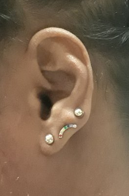 Love my 10k studs.  3mm, 4mm balls + a lil'rainbow.