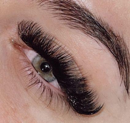 Whispy lash extensions