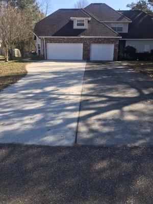 Driveway Pressure Washing/ Mandeville La www.aquawashla.com