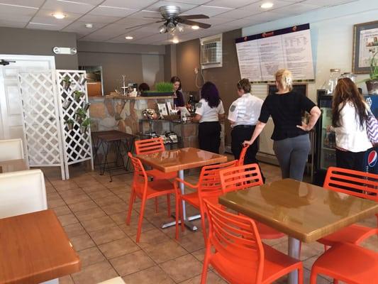 The cafe - busy lunch crowd