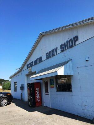 For over 40 years, Becker Body Shop has been a leading auto body and collision repair center.