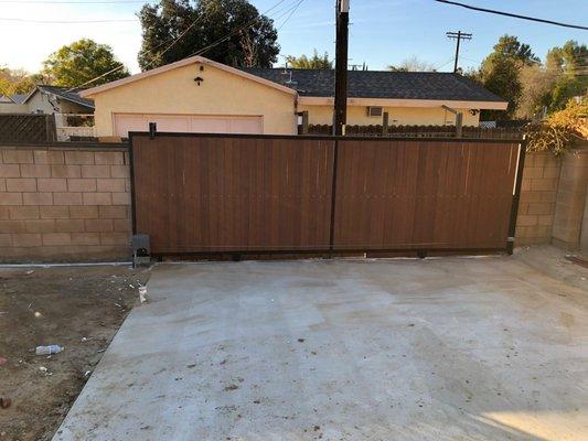 Electrical driveway gate installation by HandymanReseda