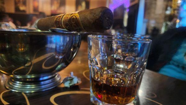 Herfing with the fellas with Macallan 18 Double Cask; a perfect Las Vegas night.