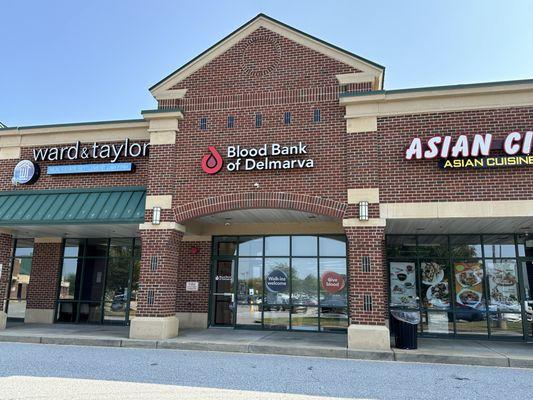 Entrance to the Blood Bank of Delmarva Middletown Donor Center. We provide ample convenient parking.