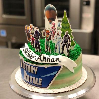 Fortnite theme custom cake!