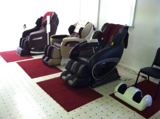 WE ALSO HAVE FULL BODY MASSAGE CHAIRS NEXT ROOM, AVAILABLE FOR 20 MINUTES OF USE.  THEY ARE FOR SALE TOO.