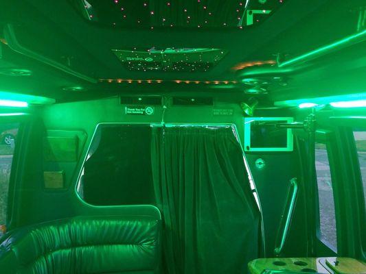 Limo Bus Green light