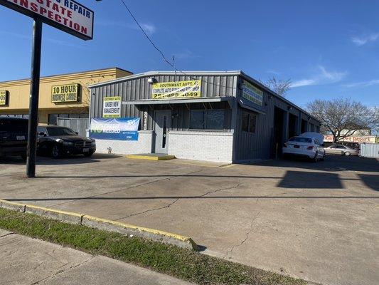 Southwest auto repair offers free towing within 5 miles radius when the job gets completed at the shop