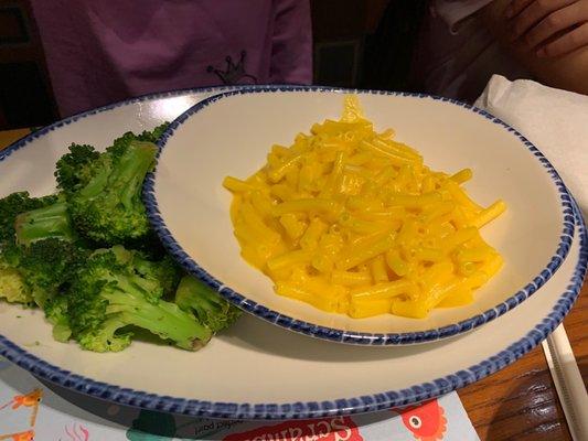 Macaroni and broccoli kids meal