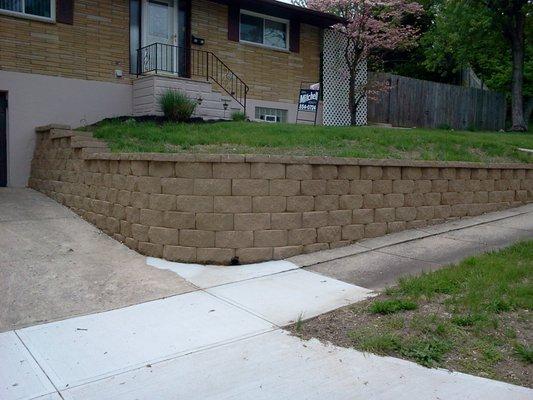 Retaining wall