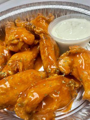 10 crispy wings... this image is served with Hot sauce but we also offer Mild, Hot Garlic, Garlic or Honey Old Bay!