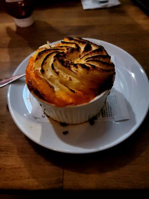 Shepard's pie - a well-sized portion with a yummy meat and veggie blend.