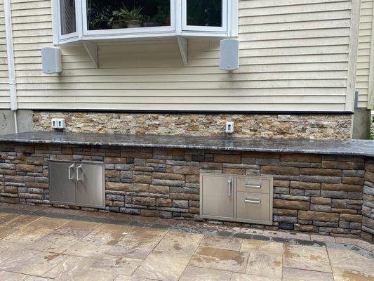 Outdoor entertainment center