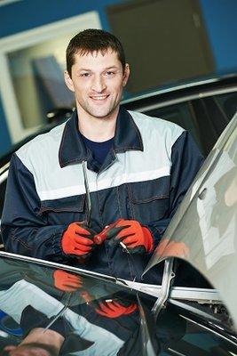 National Glass Experts offers windshield replacement and auto glass repair services in Fullerton, CA.