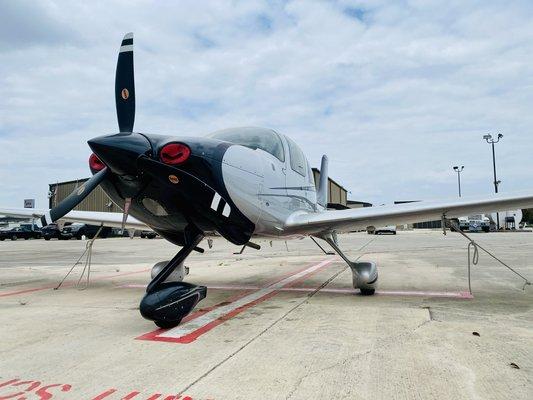 Cirrus SR-20 available for instruction!