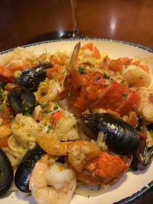 Bay Harbor entree with lobster, bay scallops, shrimp and mussels served over a white wine sauce.