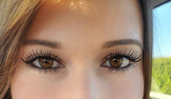 Eyelash extensions w/ mascara