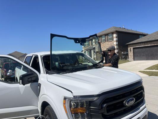 Front windshield replacement