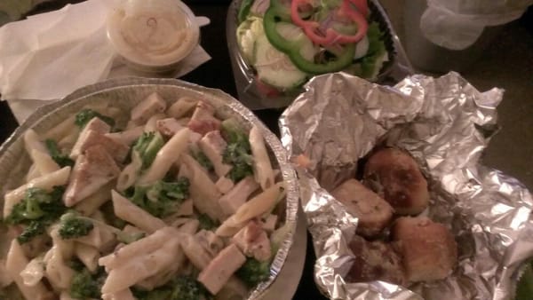 Chicken broccoli Alfredo with ziti, 4 garlic knots, side salad with caesar dressing